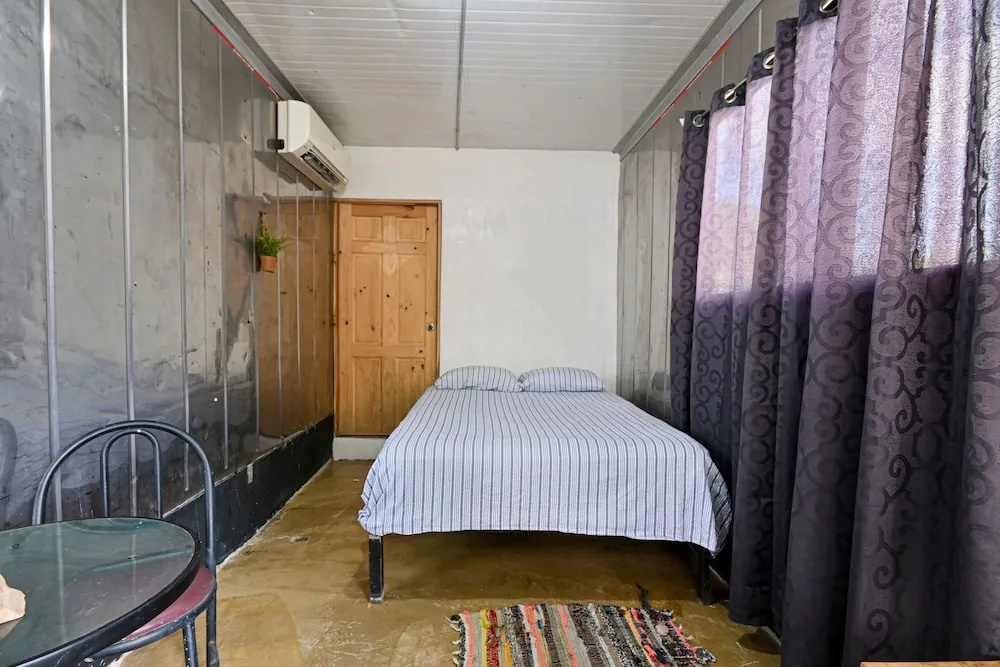 Comfort room