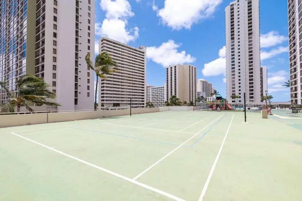 Waikiki Banyan High Level Condo With Sea Views & Resort Amenities 1 Bedroom Condo by Redawning