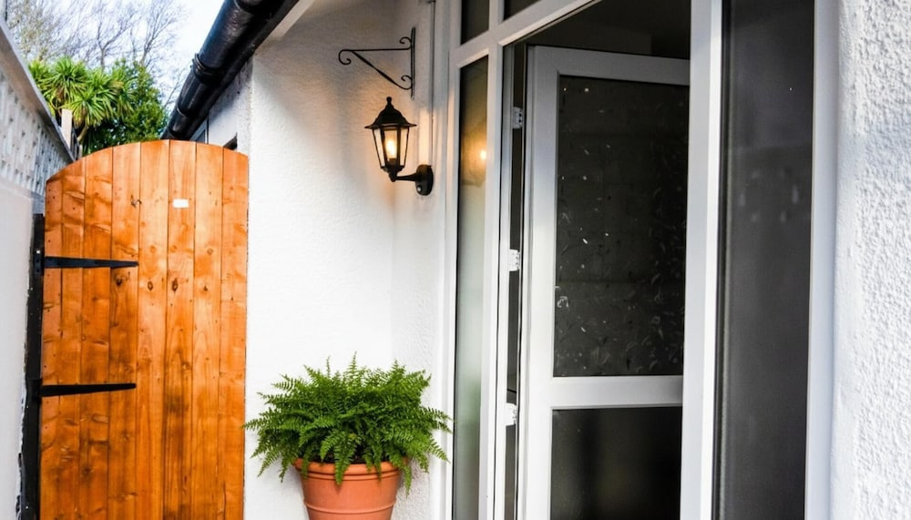Serviced Accom Sleeps 8- Near London, Free Parking