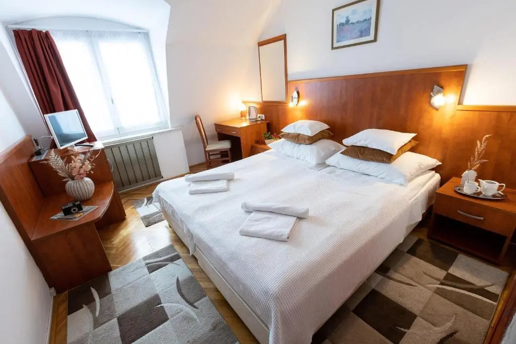 Helios Hotel Pension - Chambres