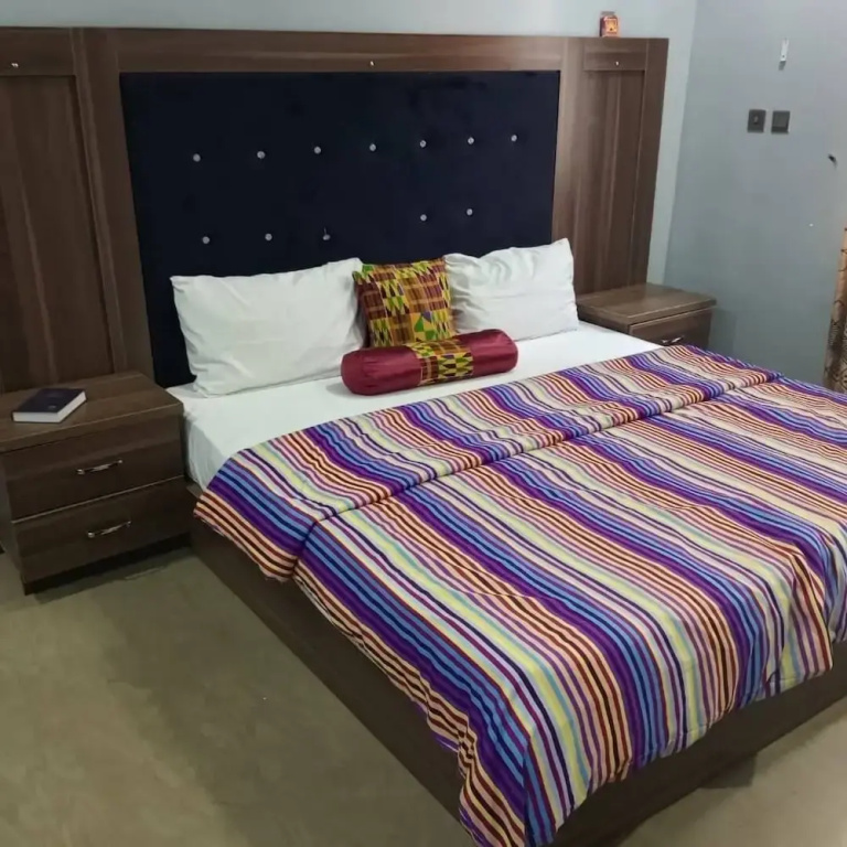 Angels Court Hotel And Suites