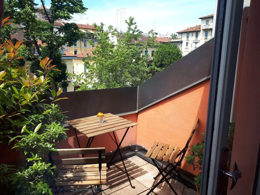Standard Double room with balcony (full double bed)