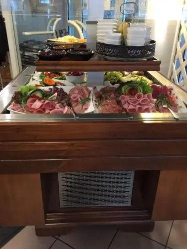 Food & Beverage