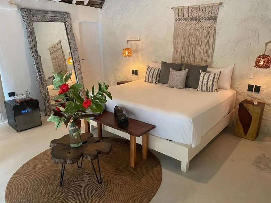 Deluxe Double Suite (full double bed)