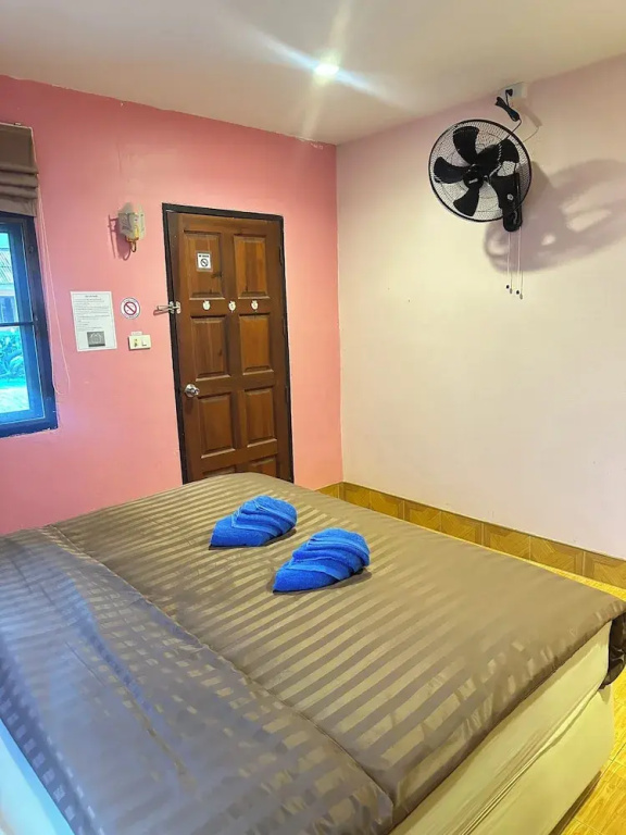 Premier Double room with balcony (full double bed)