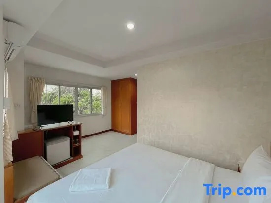 Deluxe Double room (full double bed)