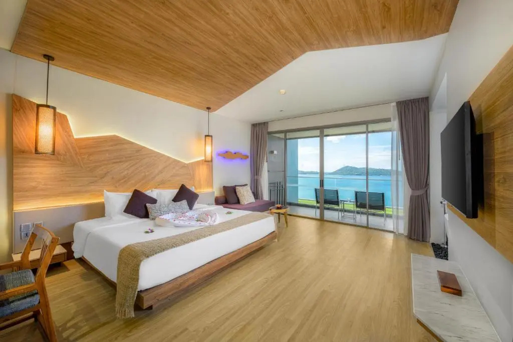 Grand Deluxe Double room with sea view (full double bed)