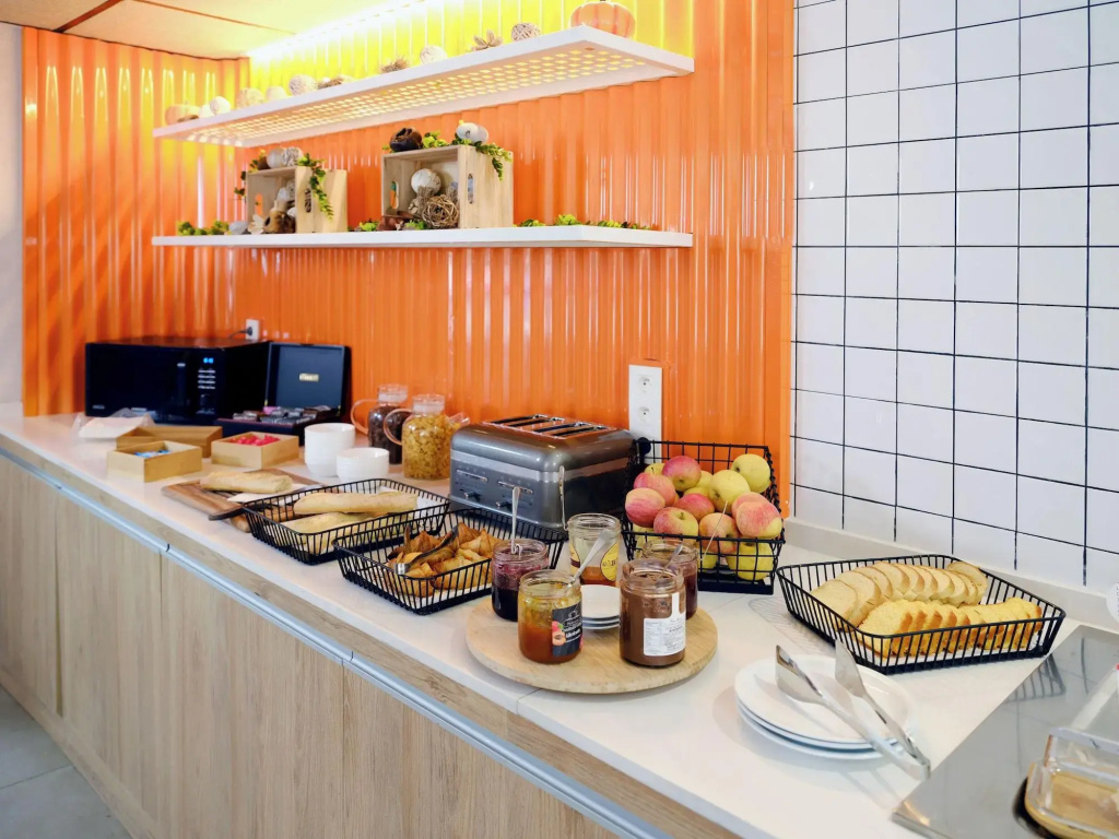 Food & Beverage