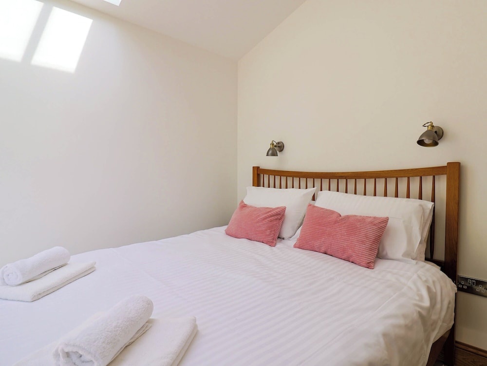 Upper Cottage — 4