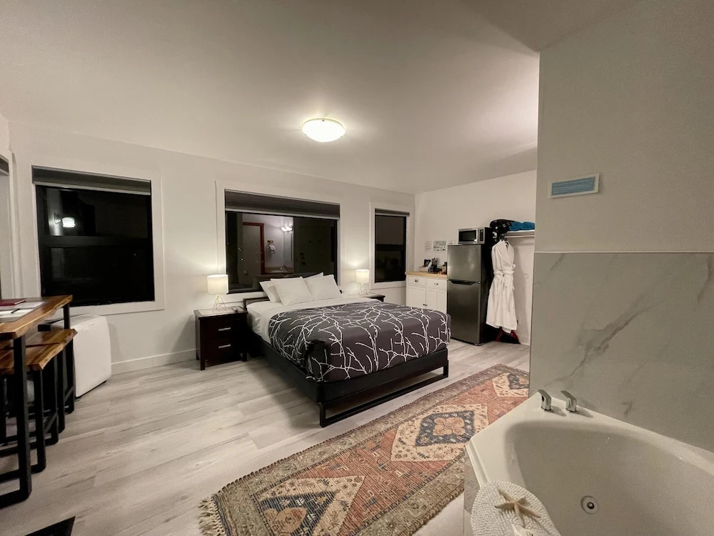 Standard room with balcony and oceanfront