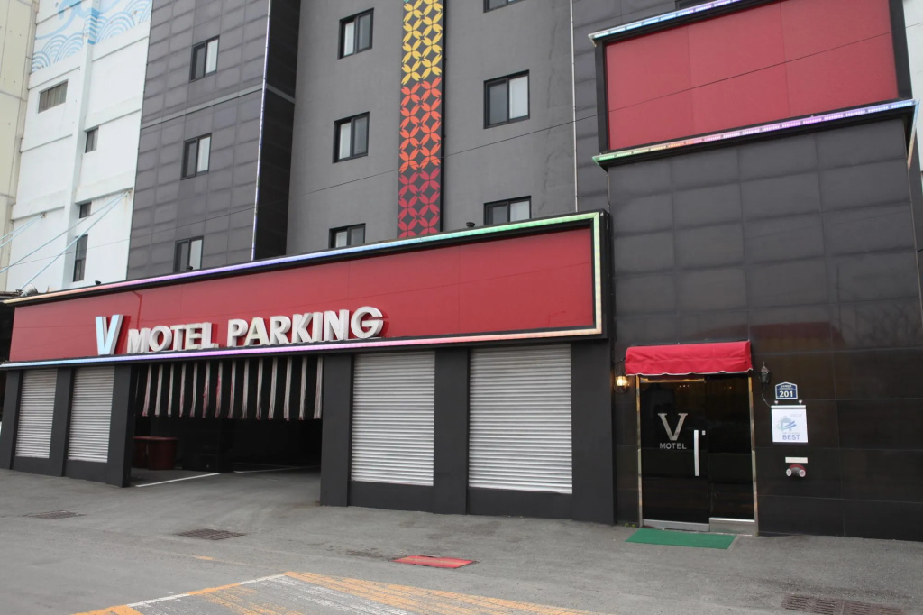V Hotel
