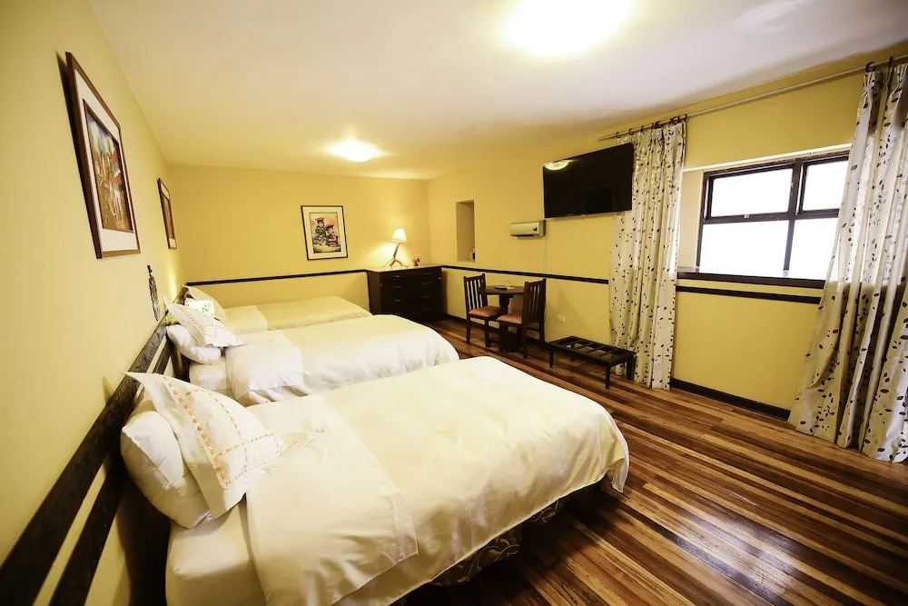 Yabar Hotel Plaza - Chambres