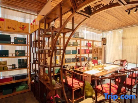 Daguo Chazhen Business Hotel