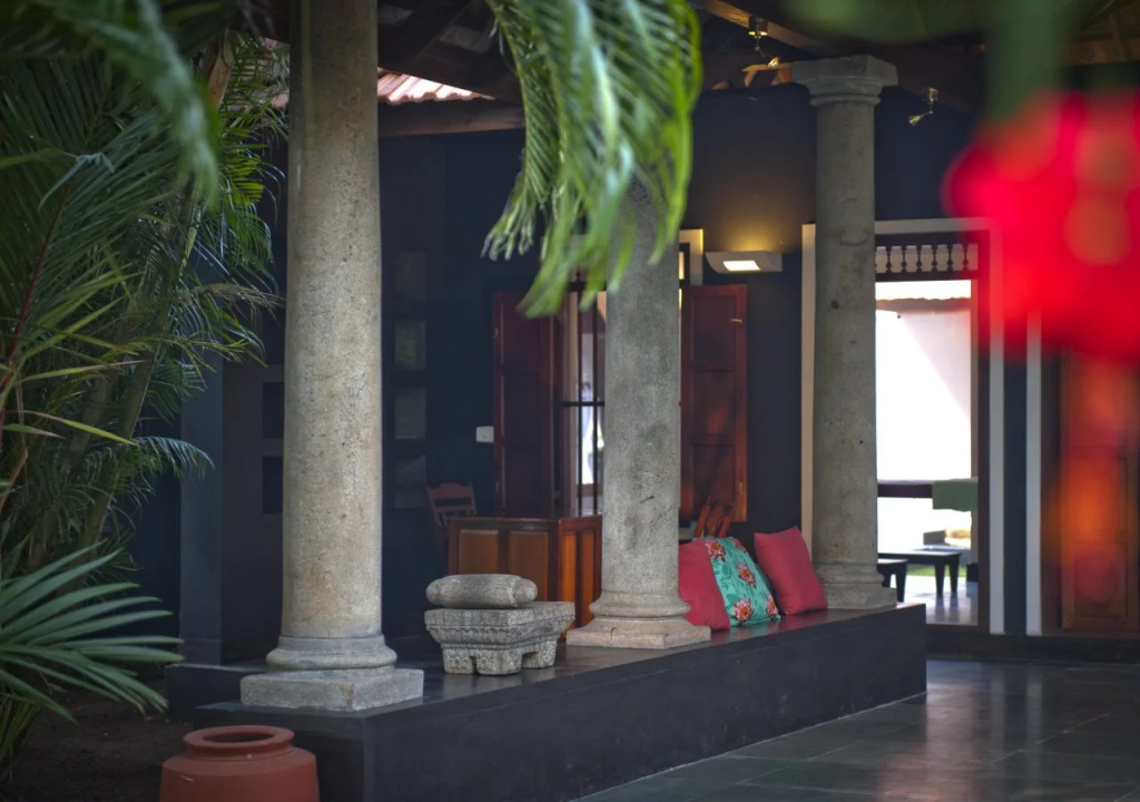 Lobby & Reception