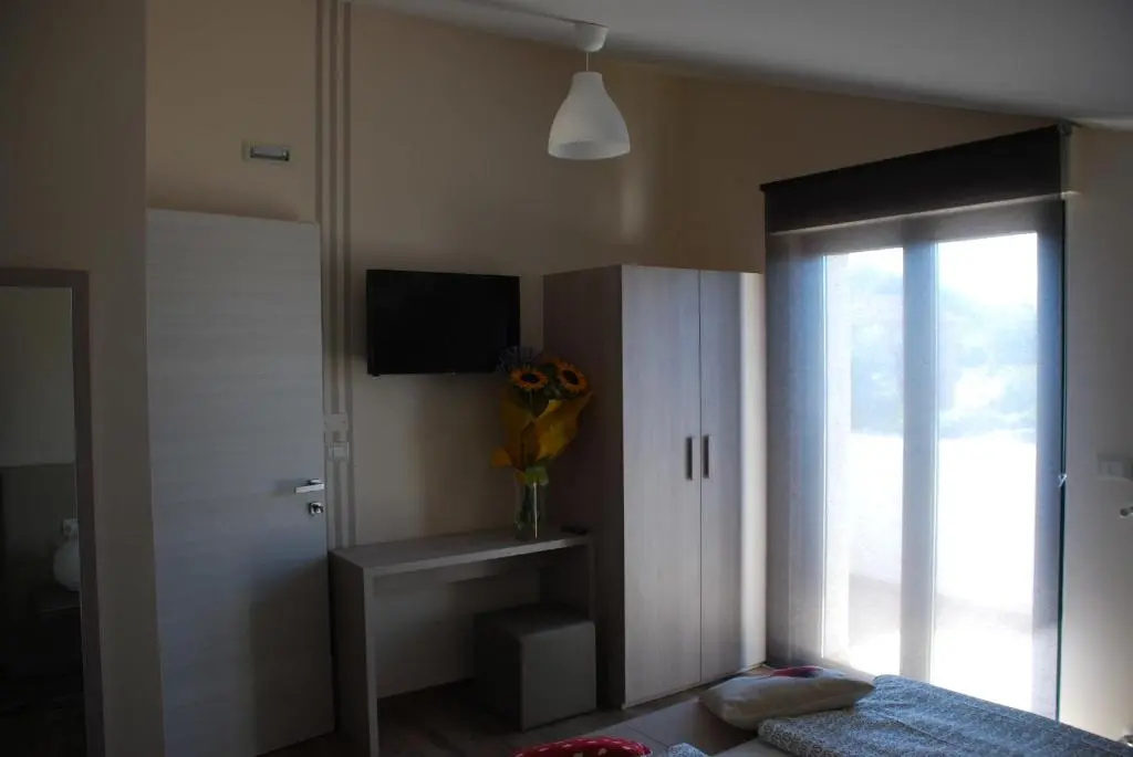 Deluxe Double room with balcony (full double bed)