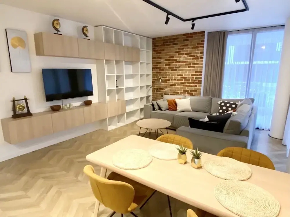 2 Bedrooms Family Apartment with courtyard view