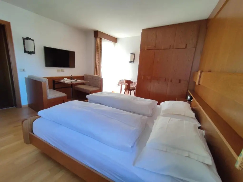 Standard Double room with balcony (full double bed)