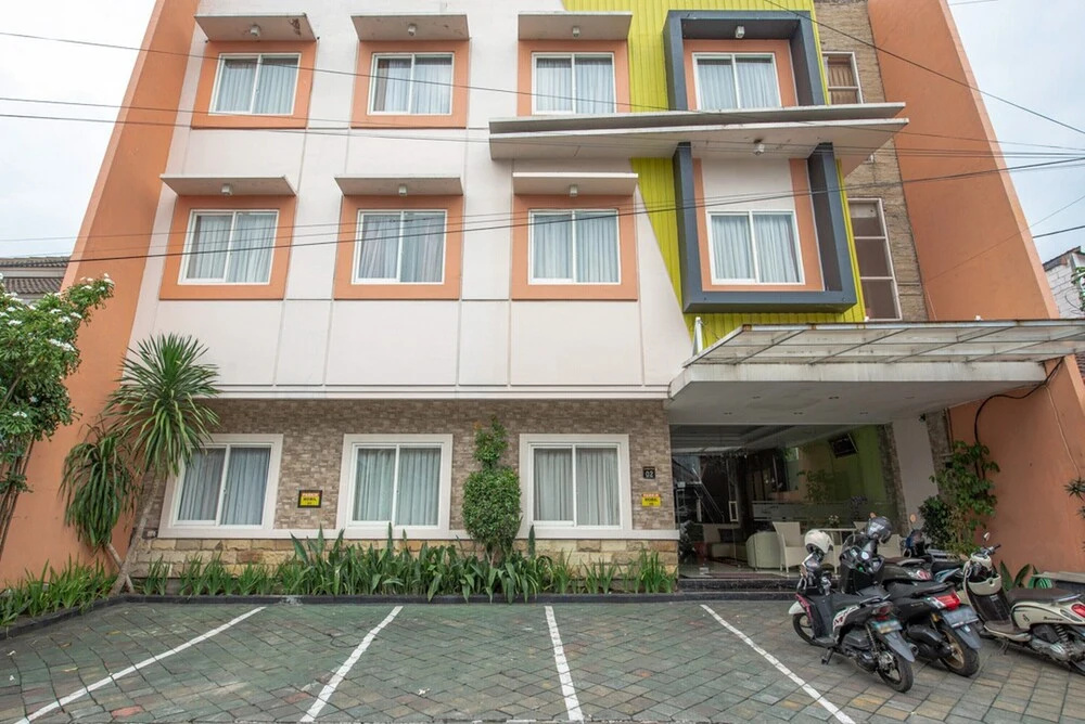Hasanah Guesthouse by RedDoorz