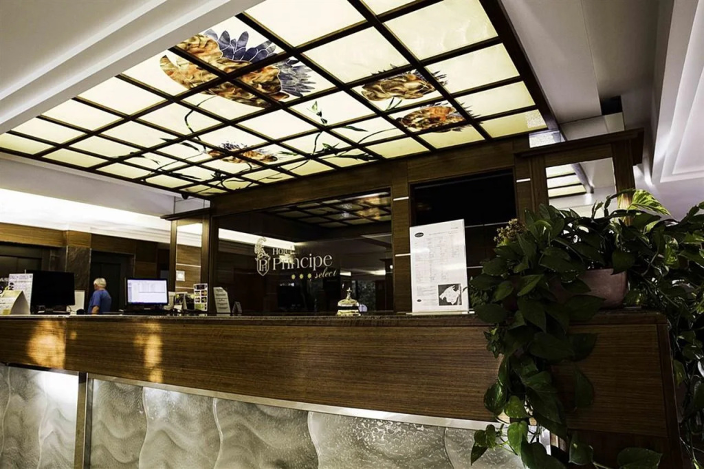 Lobby & Reception