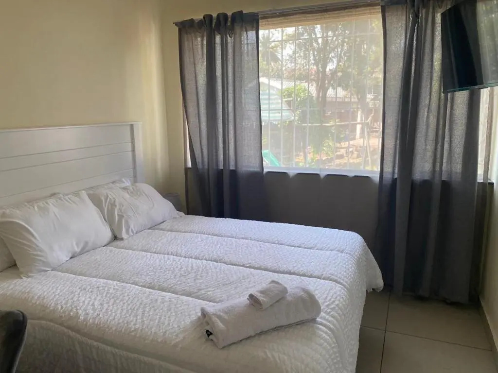 Standard Triple room with pool view