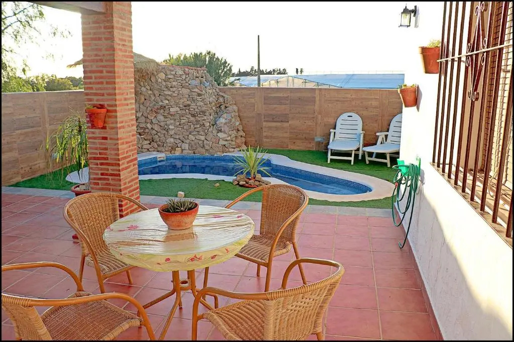 Acogedor chalet con piscina