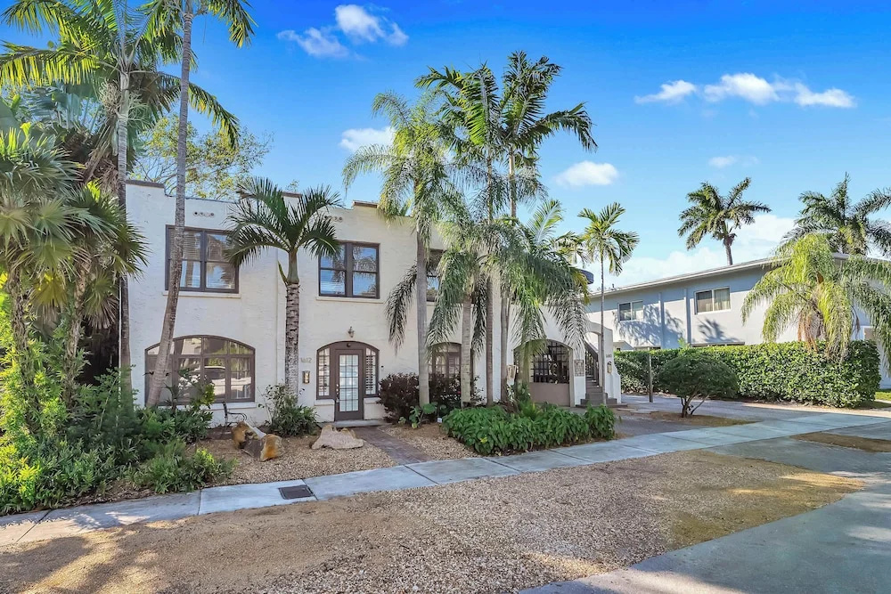 Victoria Park Oasis Walk to las Olas Beach