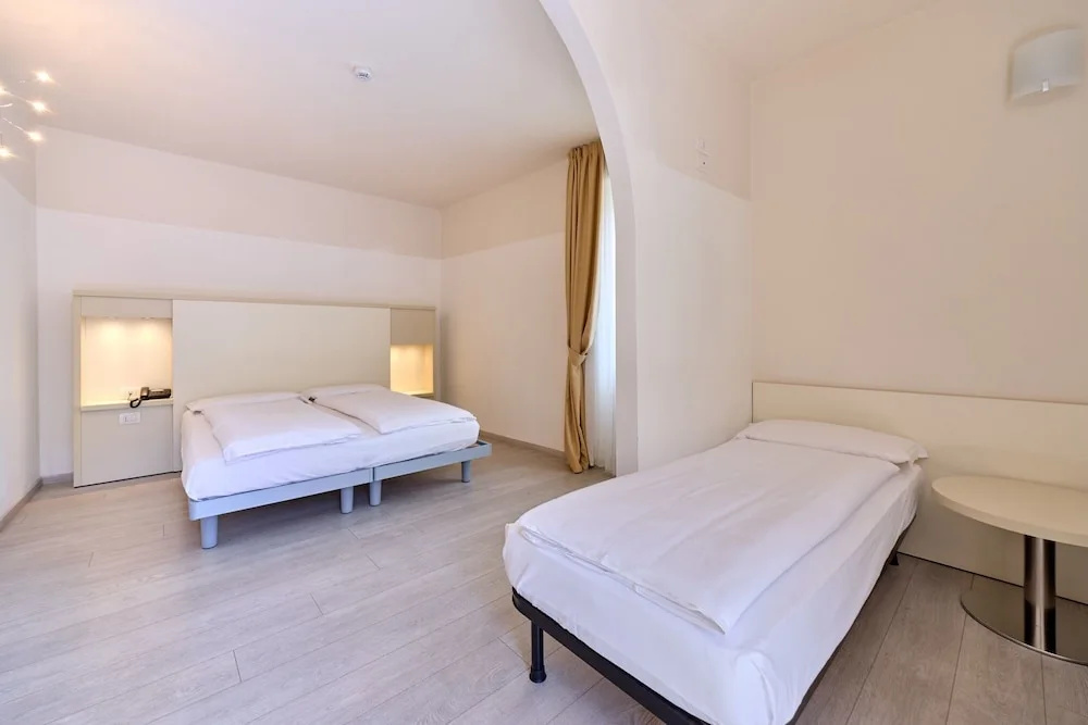 Standard Quadruple room with balcony and with lake view