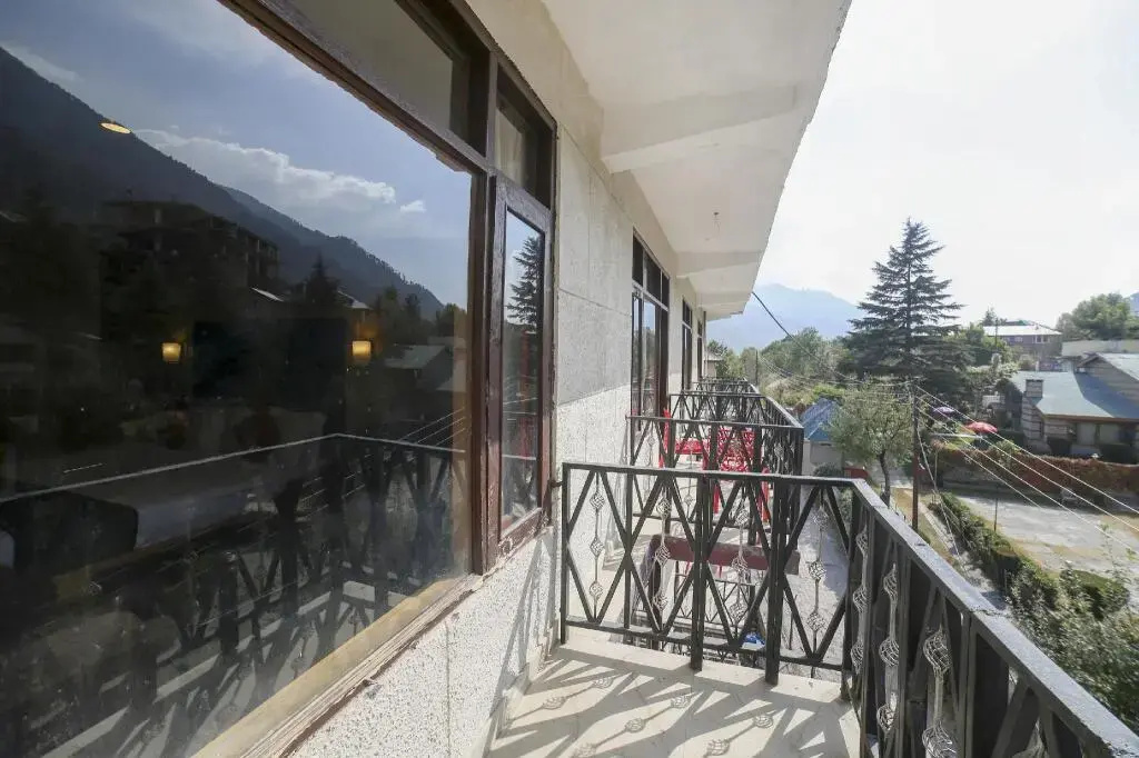 Oyo 74401 Aster Garden Suites