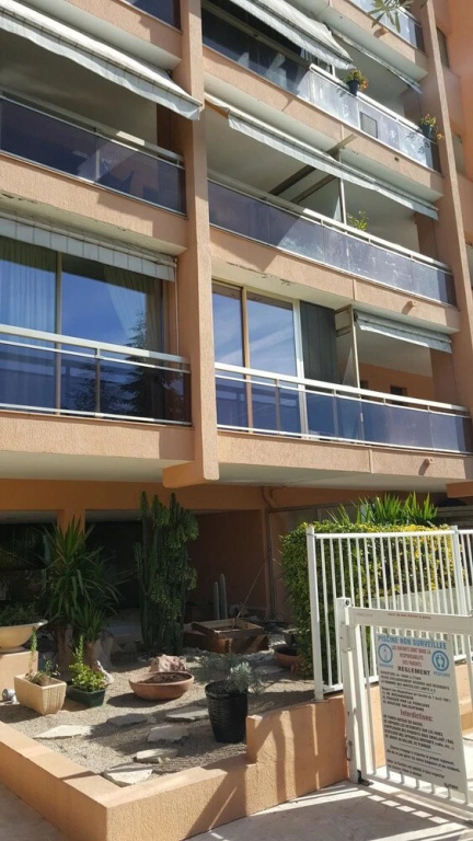 Apartment With one Bedroom in Le Cannet, With Pool Access and Furnishe