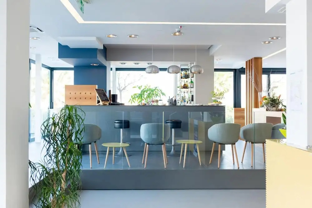Lobby & Reception