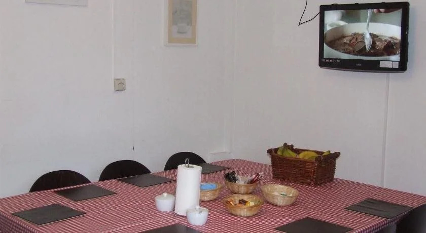 Food & Beverage
