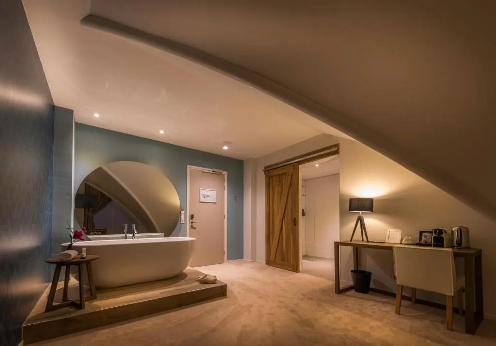 Suite with view