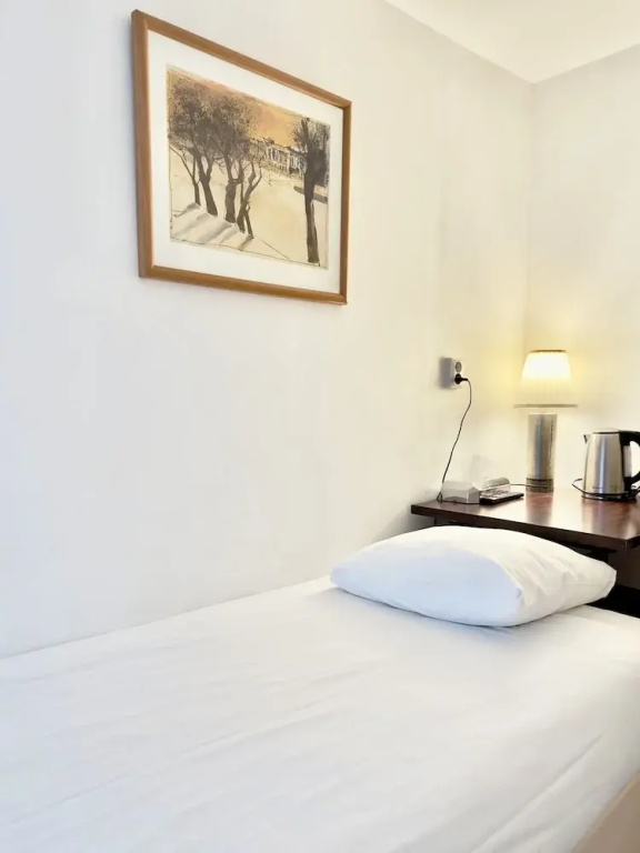 Economy room