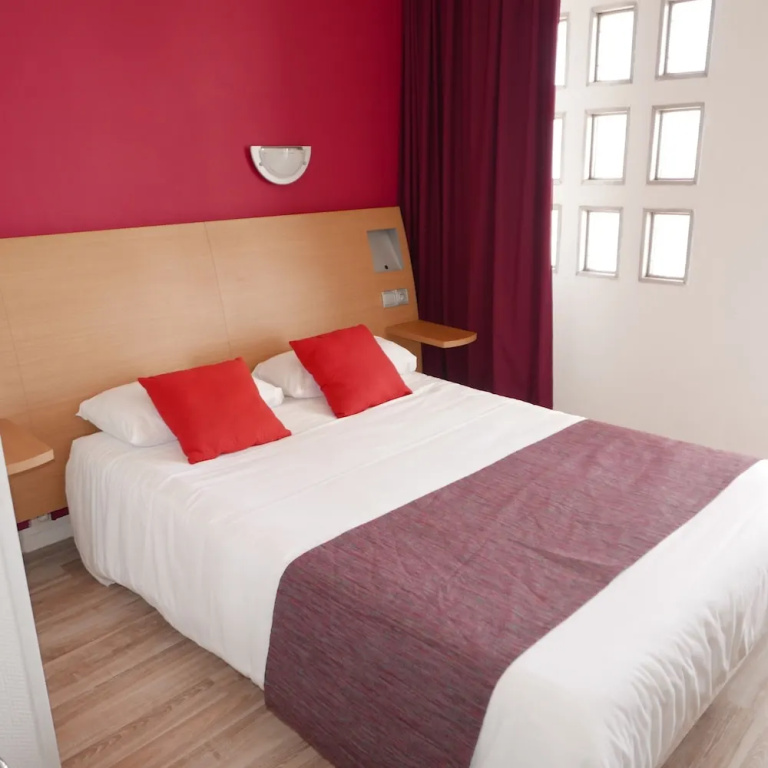 Standard Double room with partial sea view (full double bed)
