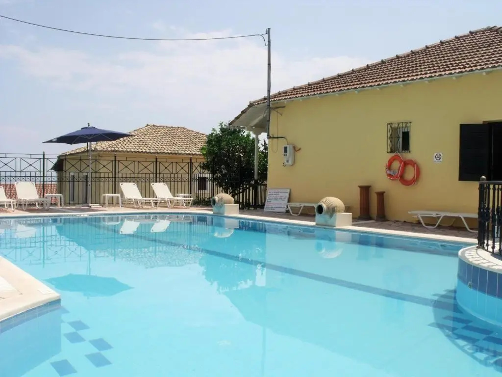 Avra Paradise Aparthotel — 3