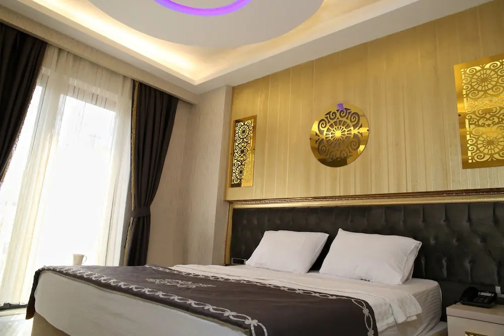 Grand Tower Hotel — 3