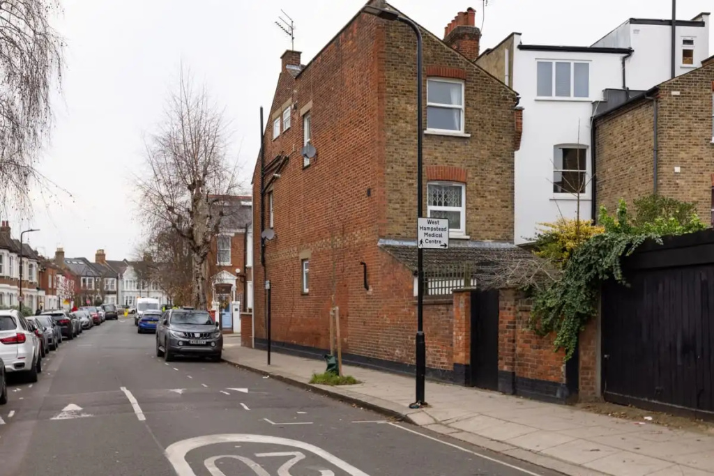 The West End Lane Wonder -Stunning & Bright 4BDR with Rooftop Terrace