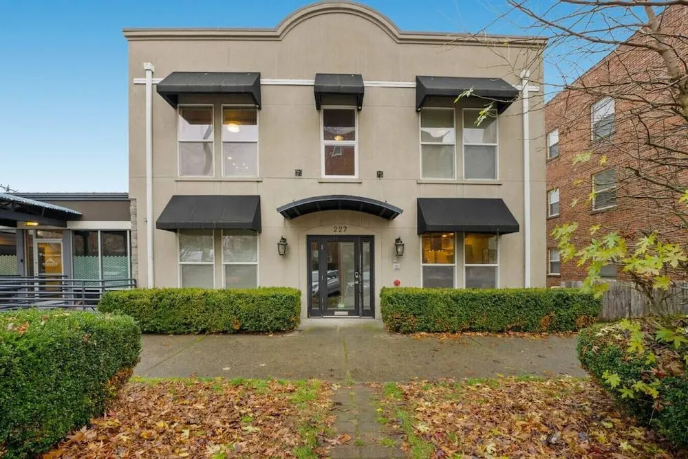 Extended Stay Comfort Fast Wi-fi Downtown!