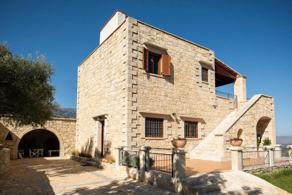 Prinus Country Retreat Apokoronas, heated pool, 13km from the sea