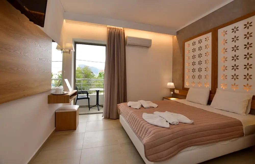 Superior Double room with balcony (full double bed)