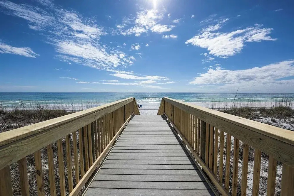 Gulf-front in Destin! Community Pool, Minutes to Beach
