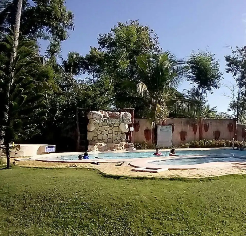 Larville Pool Garden Resort & Restaurant
