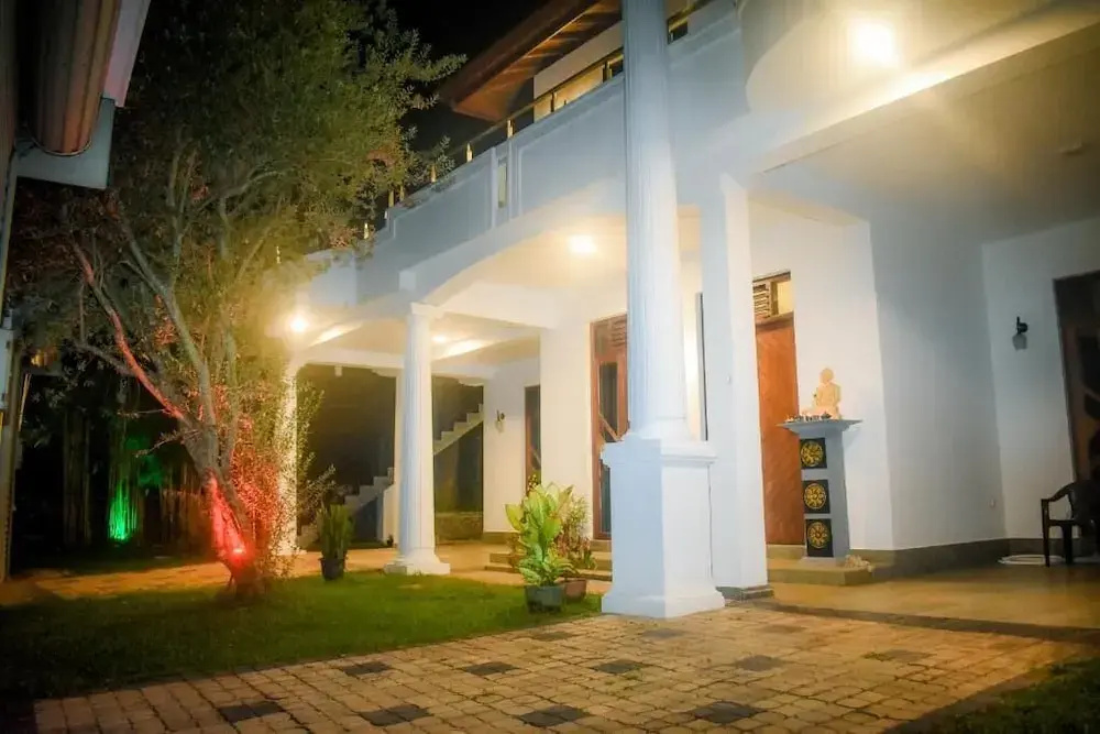 Serene Villa Airport Transit