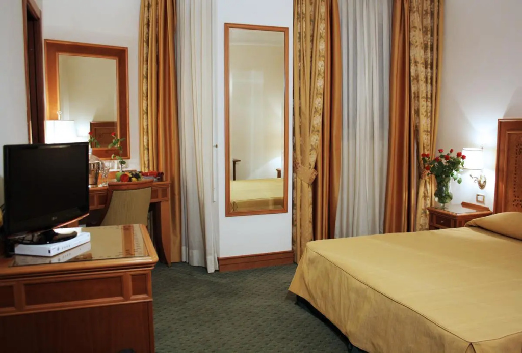 Hotel photo 12