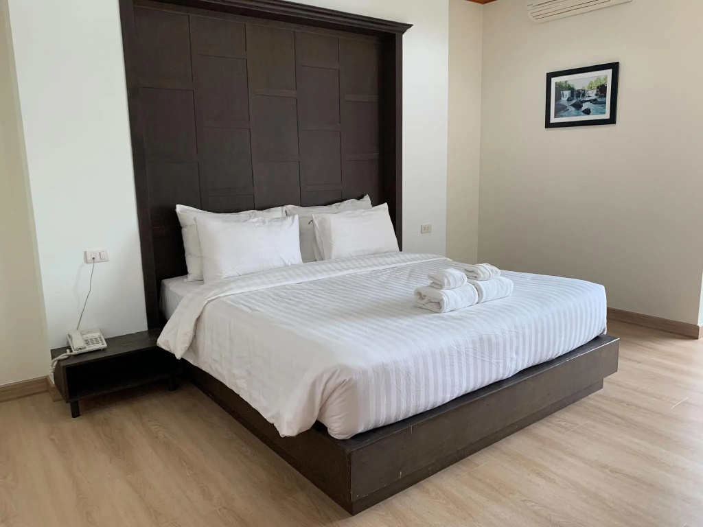 Deluxe Double room (full double bed)