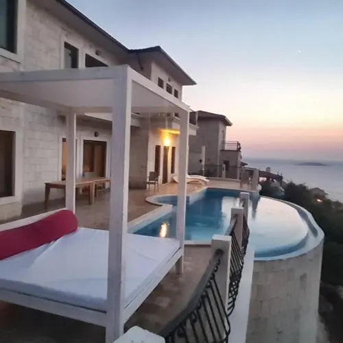 Beach & Waterfront