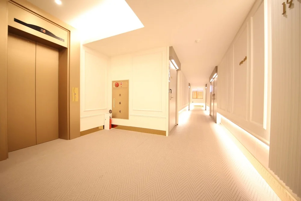 Hotel photo 12