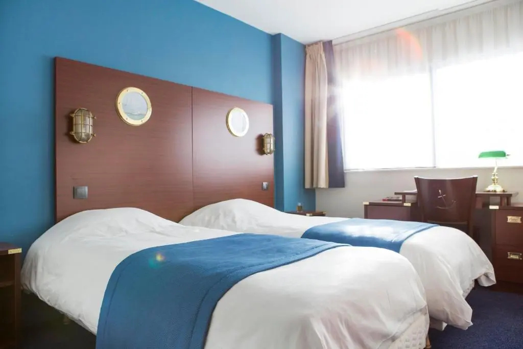 Standard Double room with harbour view (twin beds)