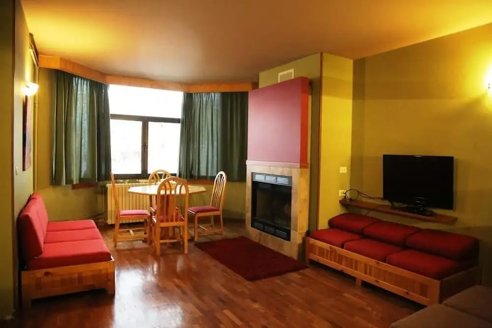 2 Bedrooms Apartment with mountain view