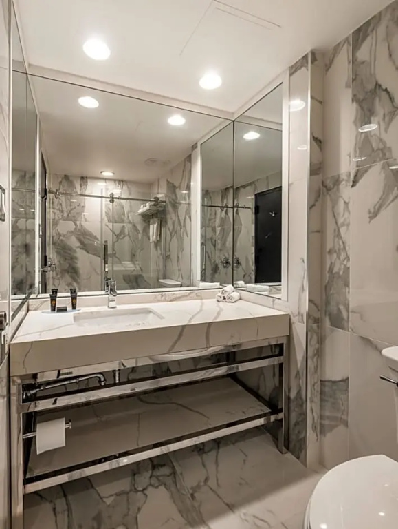 Double Suite (full double bed)